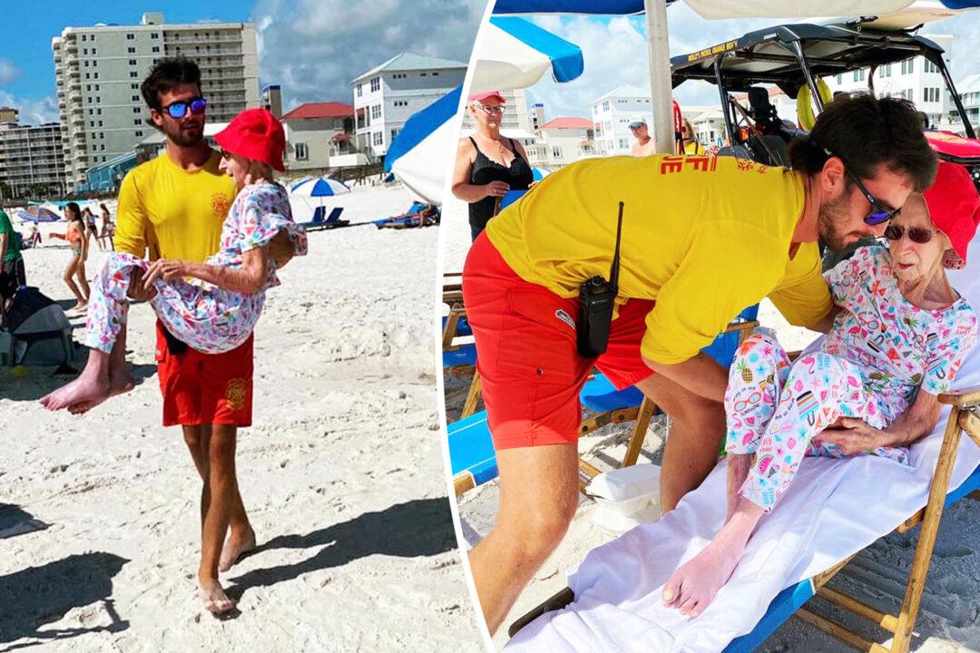 Lifeguards Escort 95-Year-Old Who Couldn’t Walk to Beach and Back Every Day of Her Vacation