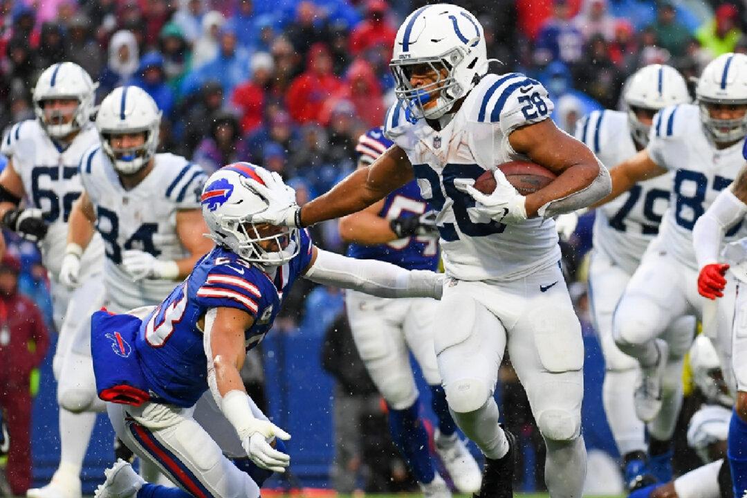 NFL Roundup: Jonathan Taylor Scores 5 Times as Colts Blast Bills