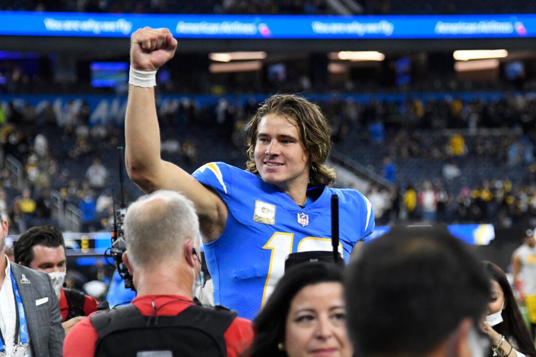 Chargers Prevail in Wild Affair With Steelers