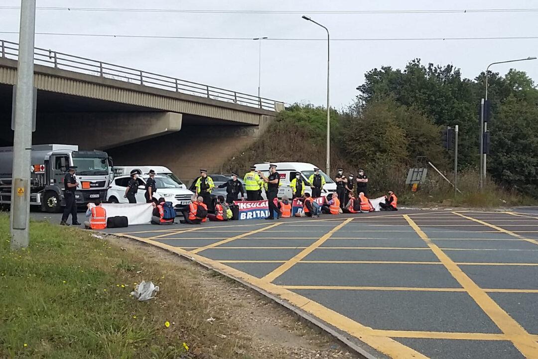 People Affected by UK Traffic-Blocking Eco-Activists Asked to Contact Police