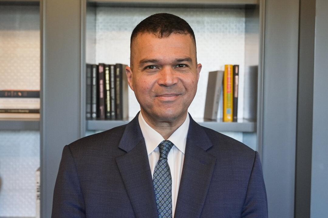 Federal Officials Should Lift Liability Protection From COVID-19 Shots: Former HHS Official