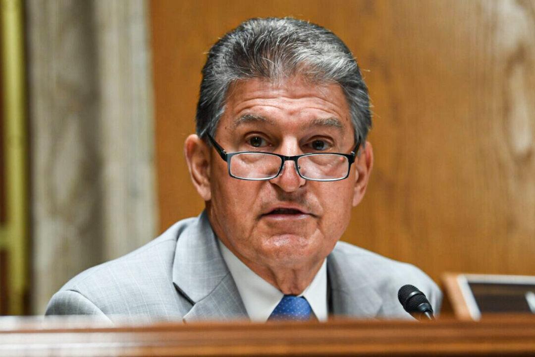 Manchin Leads Bipartisan Bill to Ban Imports of Russian Oil