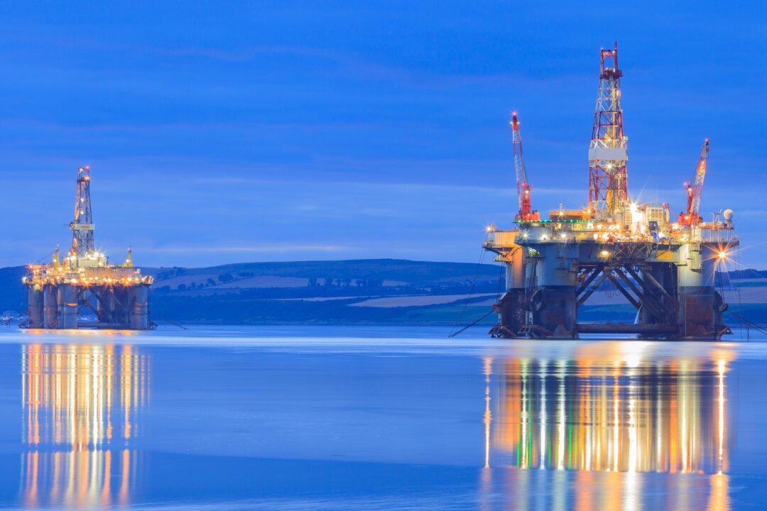 Australian Govt Celebrates $16.5 Billion Gas Project Despite Climate Groups Outcry