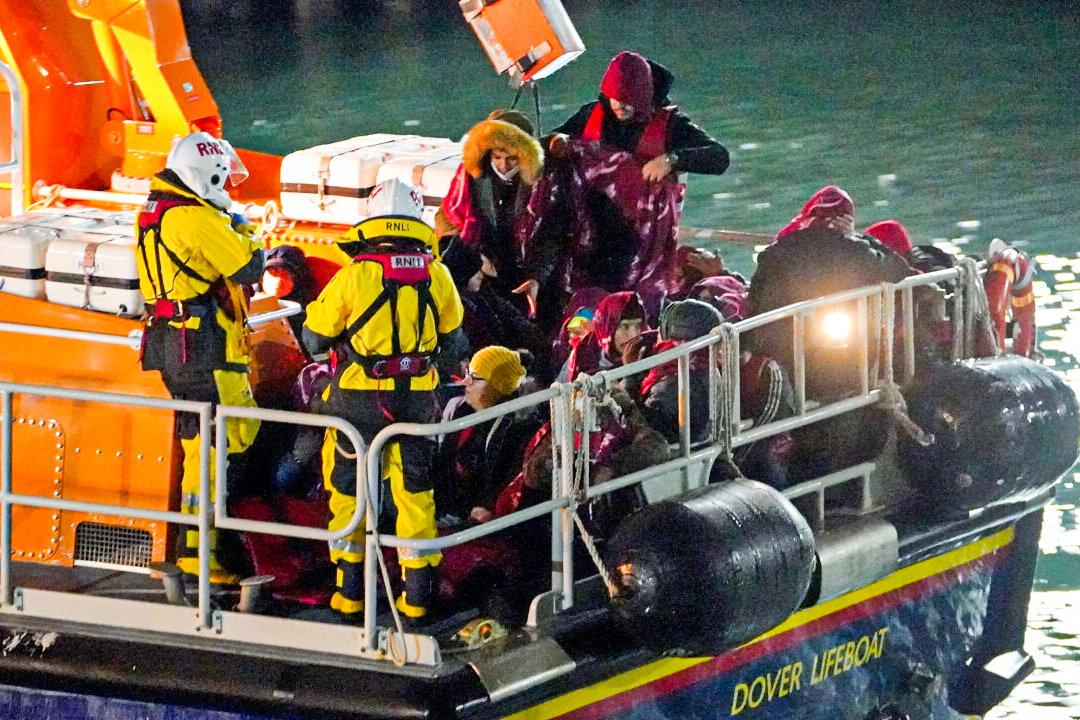 France Excludes UK From Migrant Crisis Meeting After PM’s ‘Unacceptable’ Letter