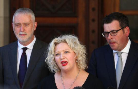 (L-R) Victorian MPs Gavin Jennings, Jill Hennessy, and Premier Daniel Andrews speak to the media in Melbourne, Australia, on Nov. 22, 2017. (Scott Barbour/Getty Images)