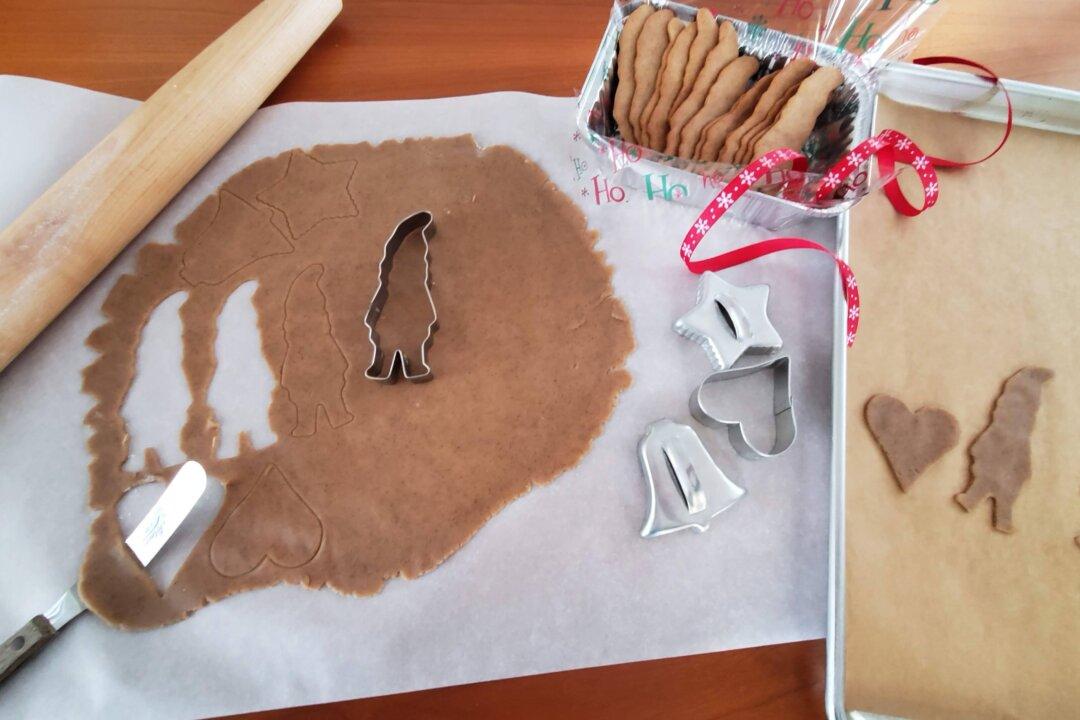 Pepperkaker (Norwegian Gingerbread Cookies)