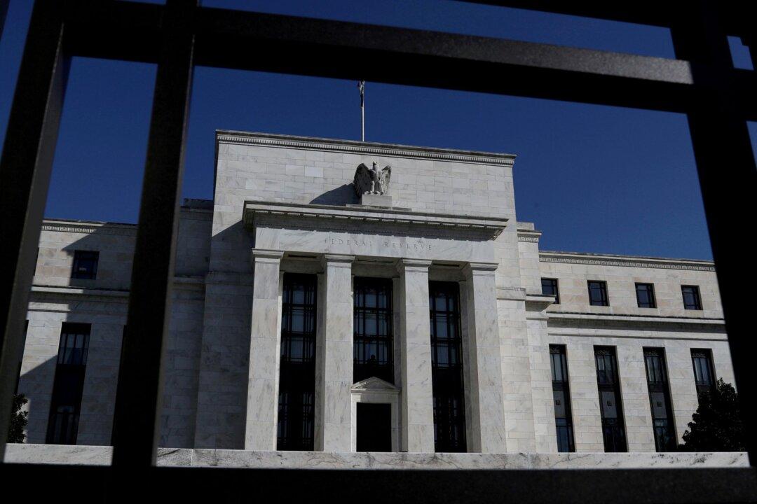 Fed’s Rate Hikes Will Add to US Government, Consumer Debt Levels, Experts Warn