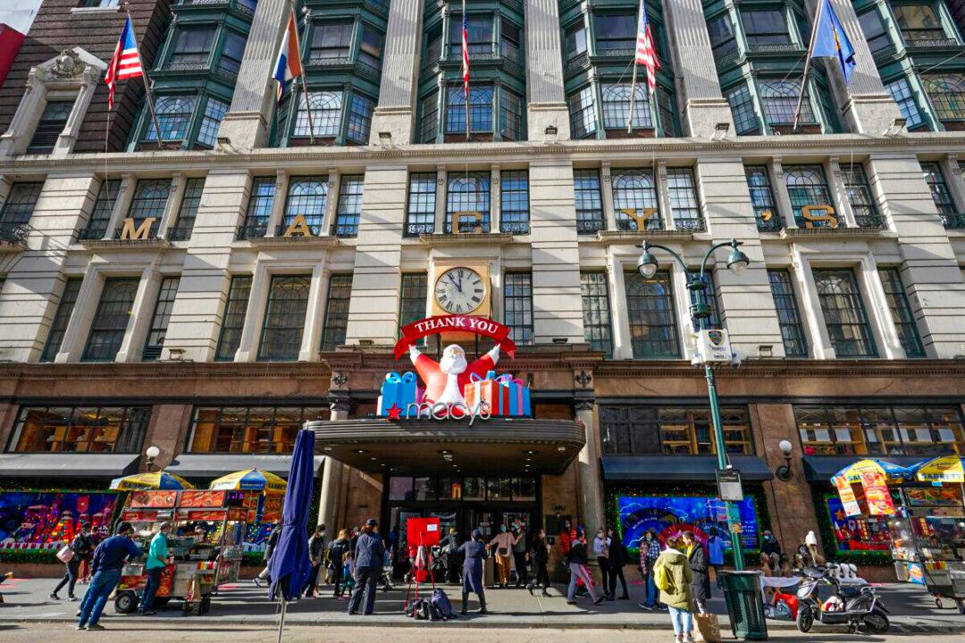 Shoppers Return to Stores on Black Friday