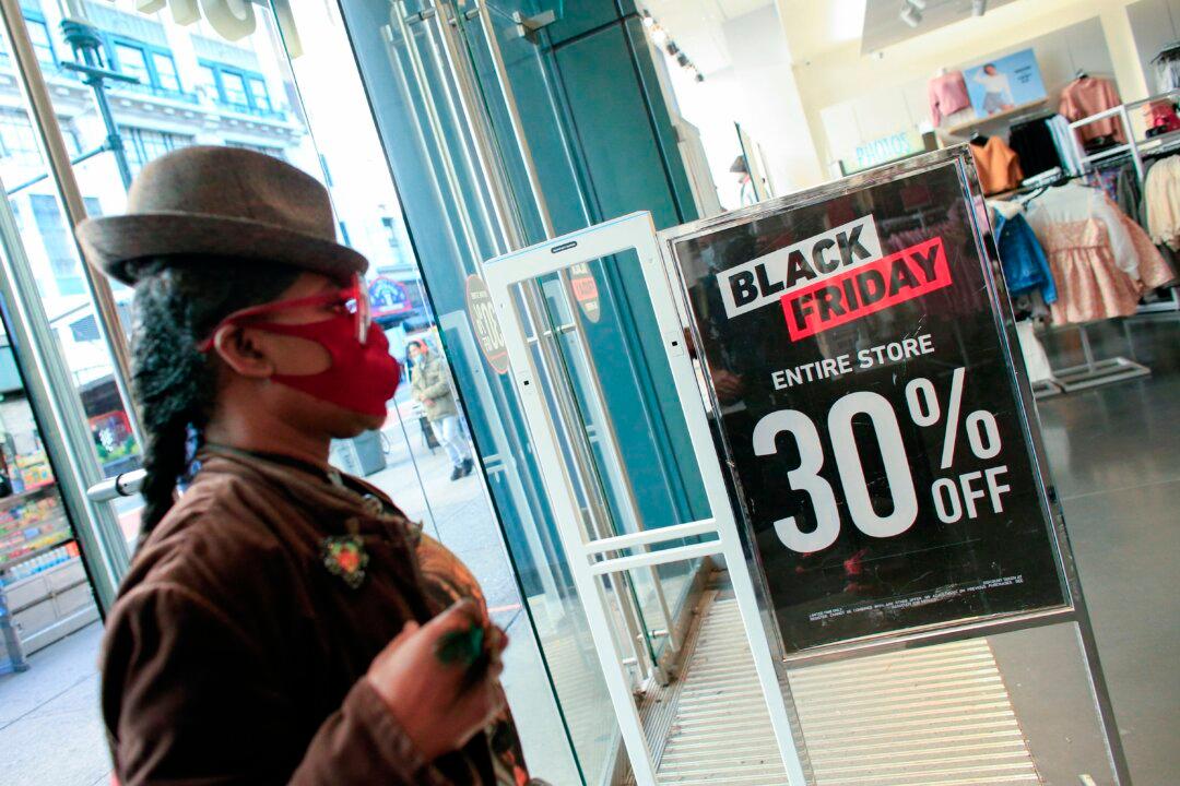 Macy’s CEO Says Black Friday Crowd Size Bigger Than Last Year