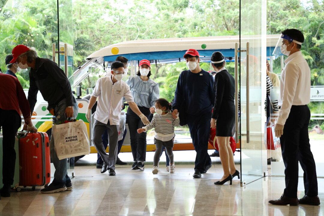 Vietnam Says Pfizer, MSD to Grant Its Firms Licenses to Produce COVID-19 Pills