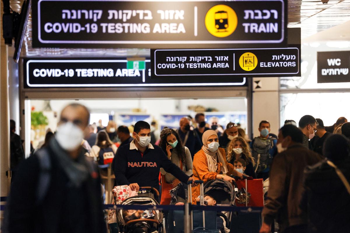 Travelers Consider Hitting Pause on Holiday Plans as Countries Tighten Border Rules Over Omicron