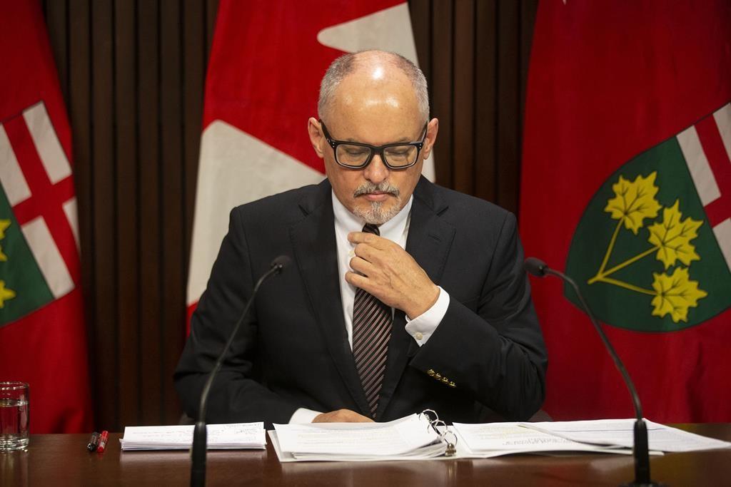 Ontario Investigating Four Possible Omicron Cases, Offering Testing to 375 Travellers