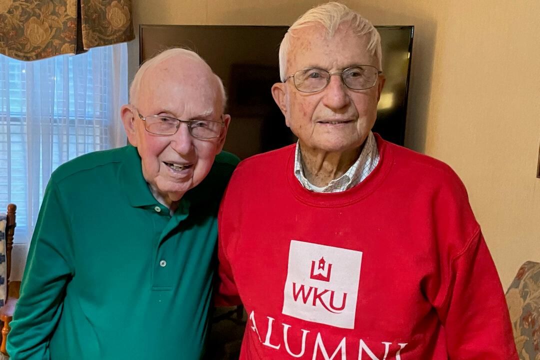 Two Veterans Reunite 77 Years After Meeting on Way to Boot Camp