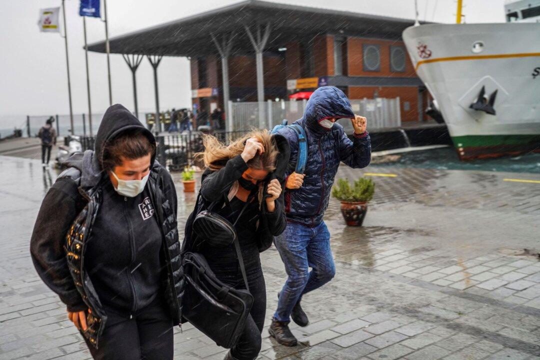 Storm With High Winds Pounds Istanbul; 4 Dead, Several Hurt