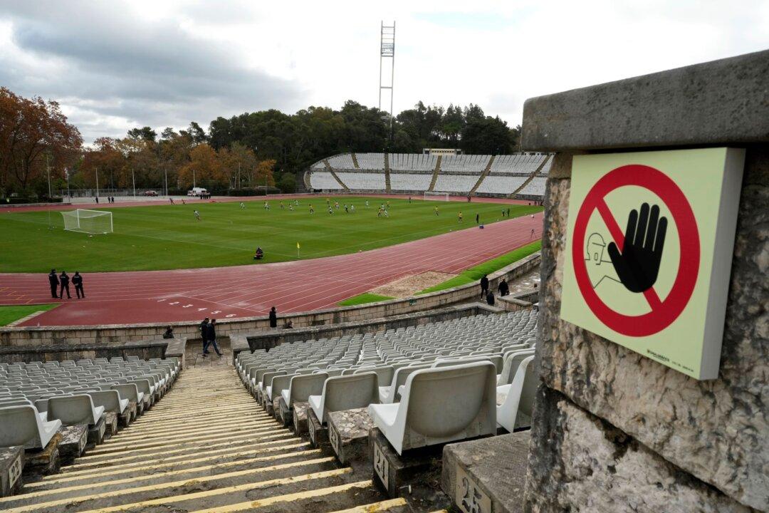 Portugal Probes Local Transmission of Omicron at Soccer Team