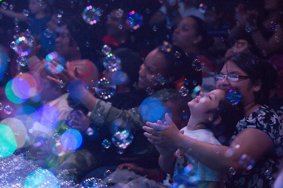 Theater Review: The ‘Gazillion Bubble Show’: Childlike Delight for All Ages