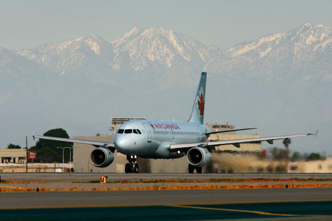 Plane Blows Tires on LAX Runway Following Landing Gear Failure