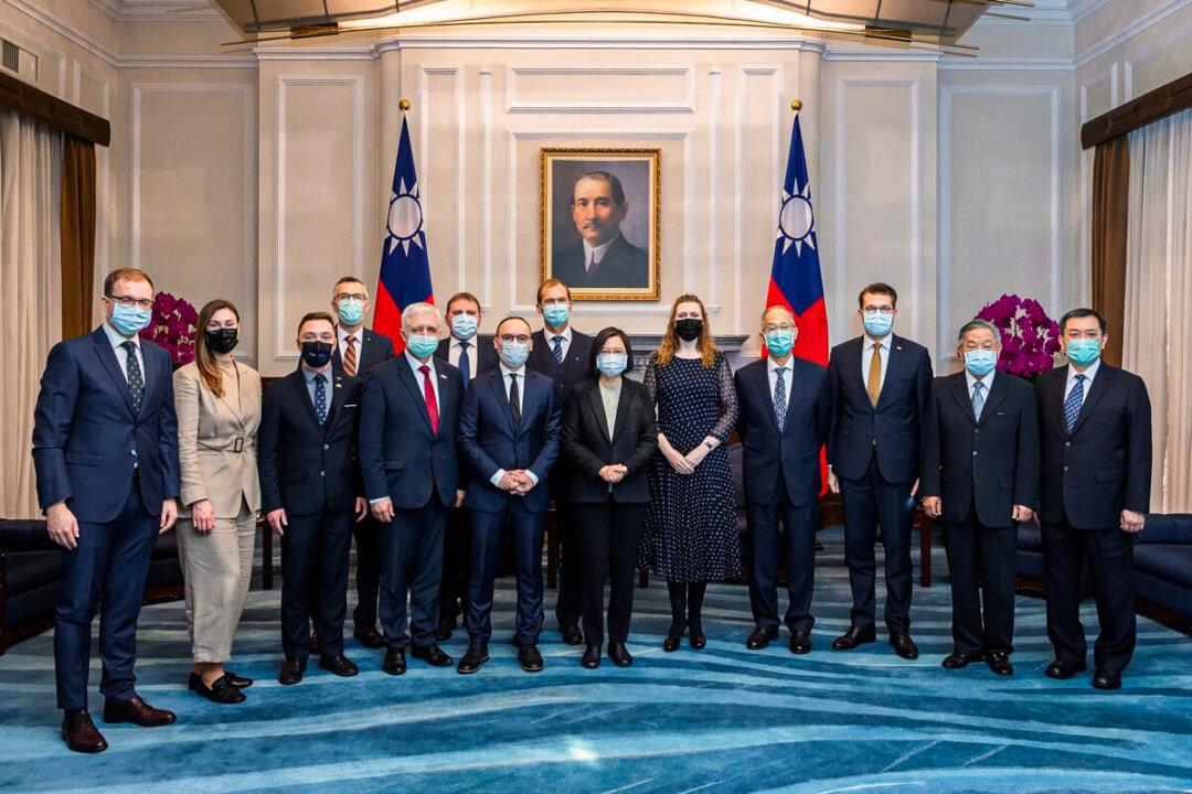 ‘We Are Here to Express Solidarity’: First Joint Baltic Delegation Meets Taiwanese President