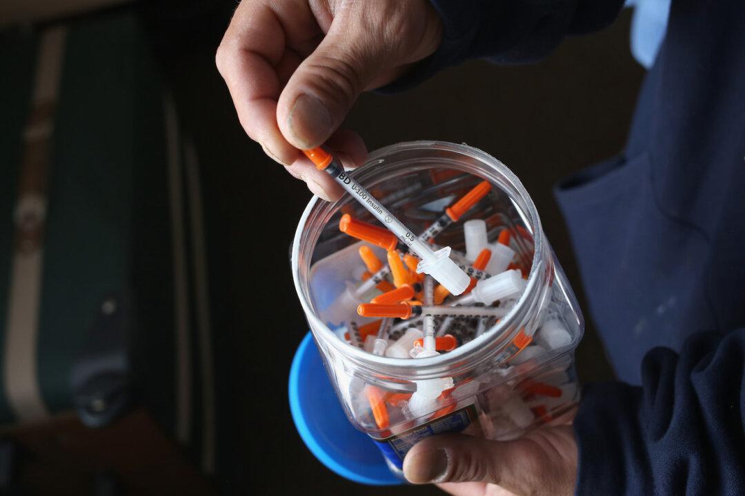 De Blasio Opens 2 Drug Injection Centers in New York City