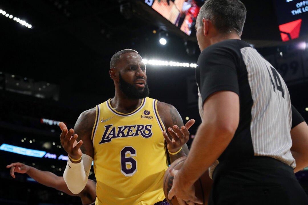 LeBron James Enters COVID-19 Protocols, out vs. Kings
