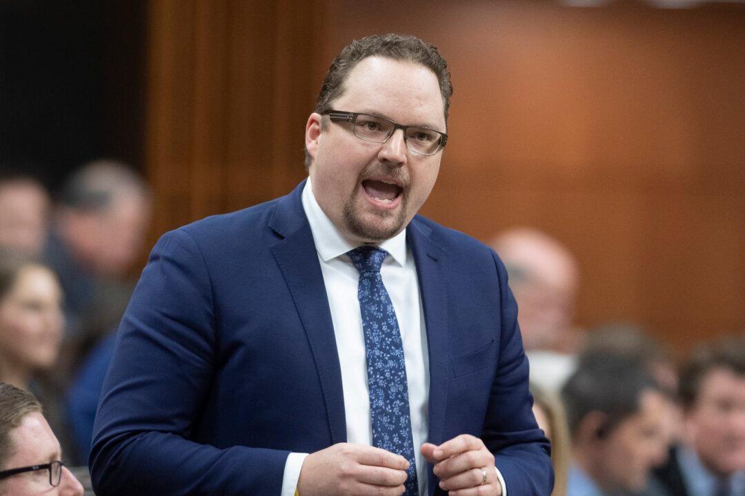 MP Questions Logic of Not Allowing Unvaccinated Health Staff to Work While Keeping COVID-Positive Staff on the Job