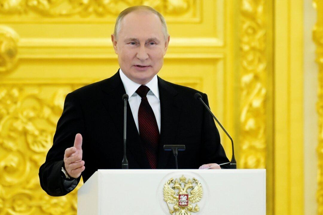 Putin Demands NATO Guarantees Not to Expand Eastward