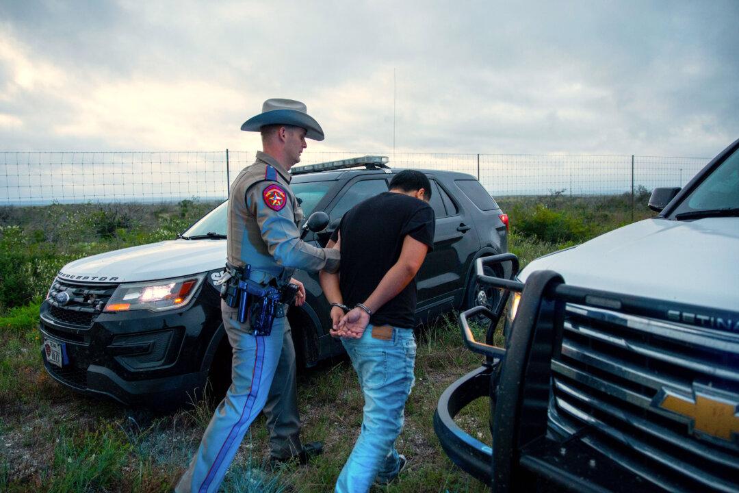 Texas Governor Calls for 10-Year Minimum Sentence for Aiding Human Smugglers