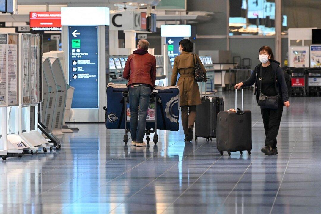 Japan Retracts Ban on All New Incoming Flights After Criticisms