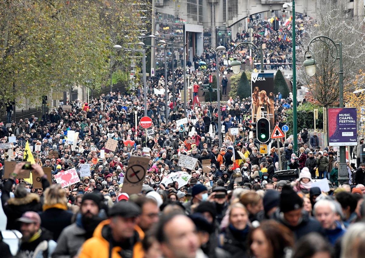 Thousands in Belgium Peacefully Protest COVID-19 Restrictions; Small Group Clashes With Police