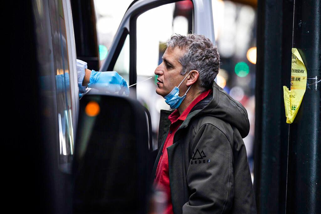 ER Doctor: Omicron May Provide Natural Immunity With Mild Symptoms