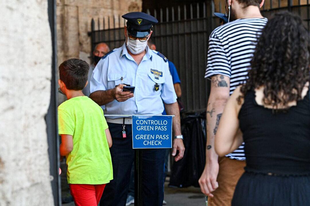 Unvaccinated Italians Face New CCP Virus Restrictions Ahead of Holidays