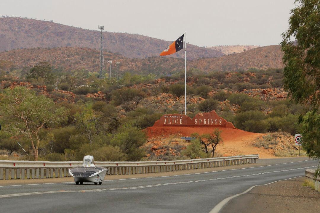 Australian Police Still Hunting Man Who Escaped Quarantine in Alice Springs