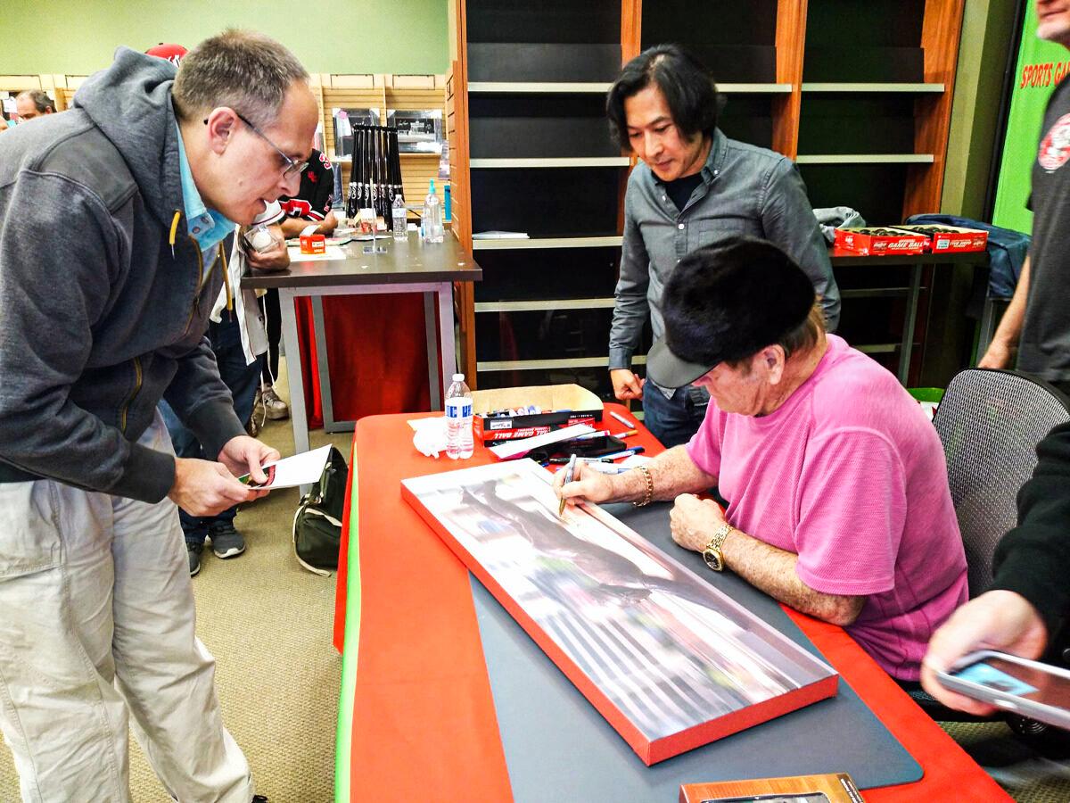 ‘Hit King’ Rose Still Signing Up to Please Large Crowds of Fans