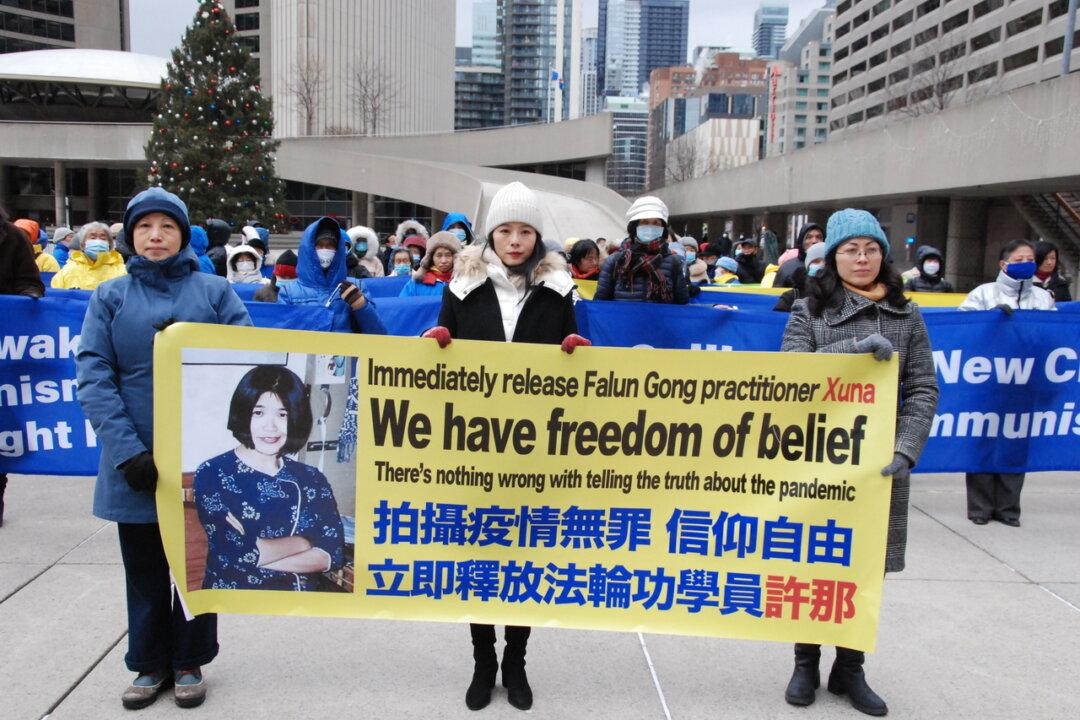 Toronto Falun Gong Adherents Urge Trudeau to Call for End to Persecution of Adherents in China at Summit for Democracy