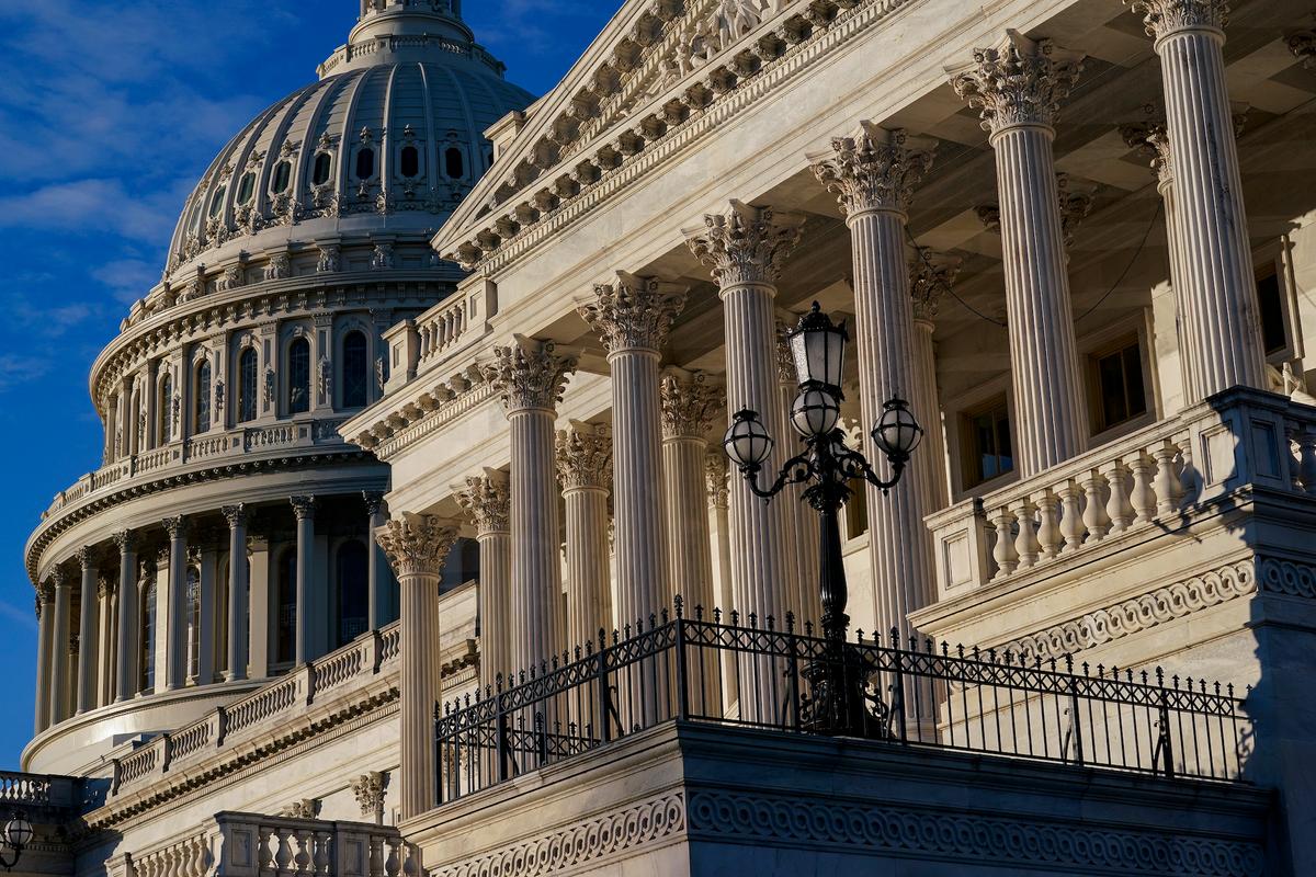 US Lawmakers Bought and Sold Over $350 Million Worth of Stocks in 2021