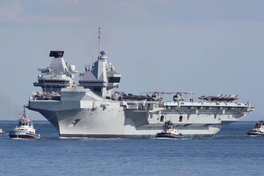Royal Navy’s Flagship Aircraft Carrier Pulls out of NATO Exercise With Propeller Problem