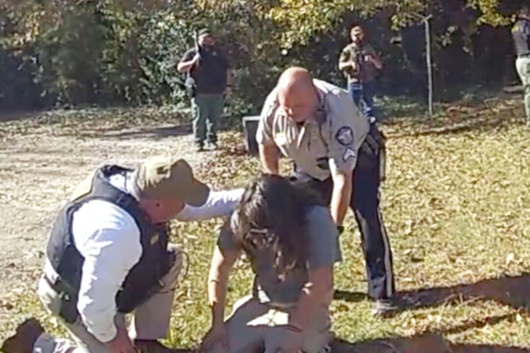 Georgia Sheriff Called to Distraught Man, 21, With Gun, Talks Him Into Putting It Down, Comforts Him