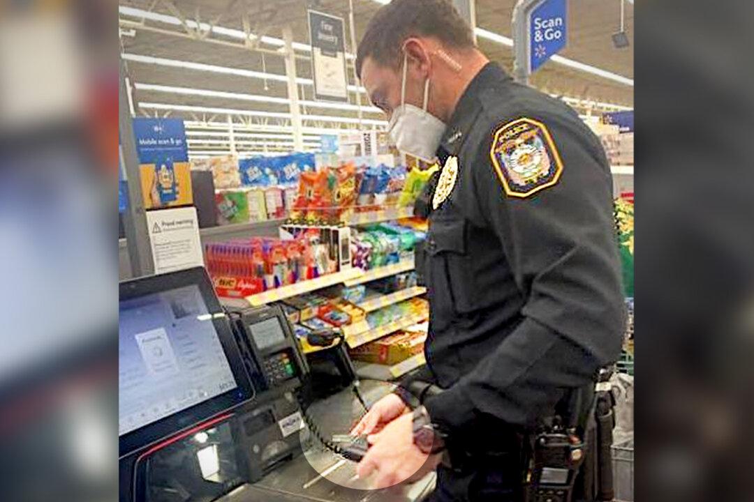 Mom Distressed When Grocery Delivery From Walmart Lost—Until Police Officer Saves the Day