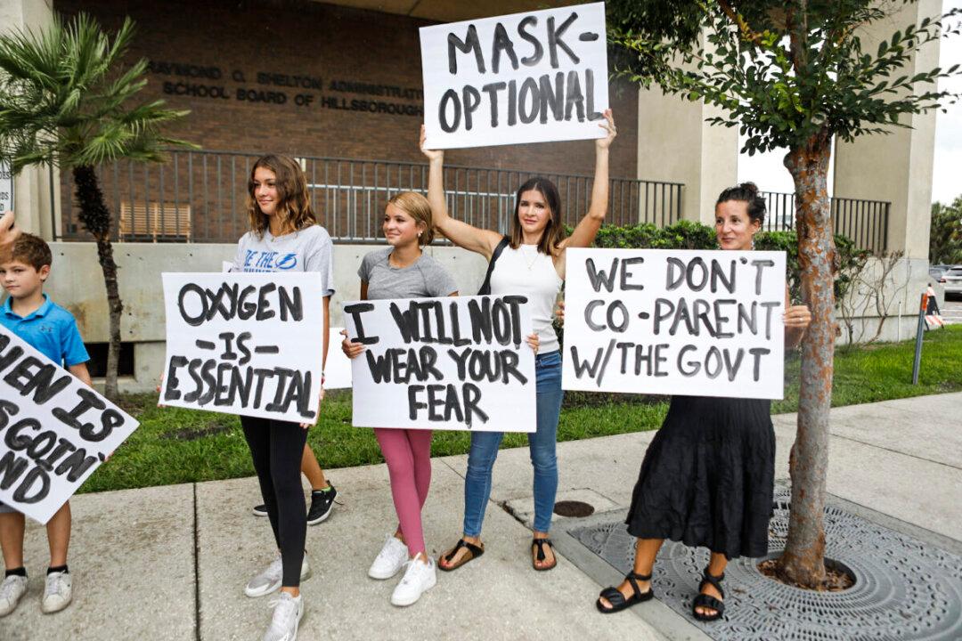 Florida School Boards to Lessen Time for Parents to Speak