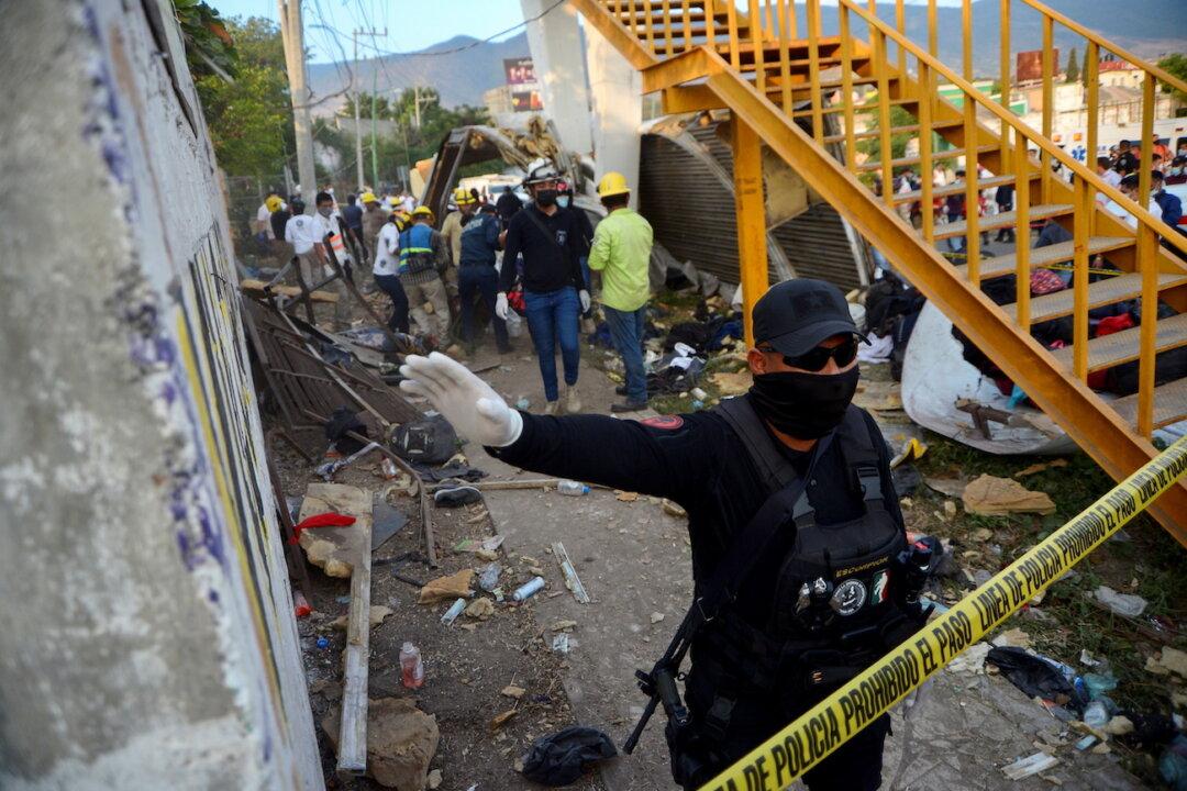Over 50 Dead in Mexico After Truck Carrying Migrants Overturns