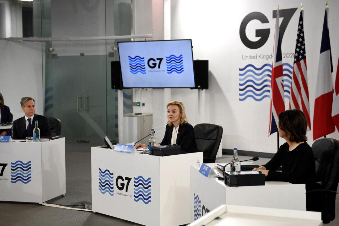 G7 Ministers Present United Front Against Russia Over Ukraine Crisis