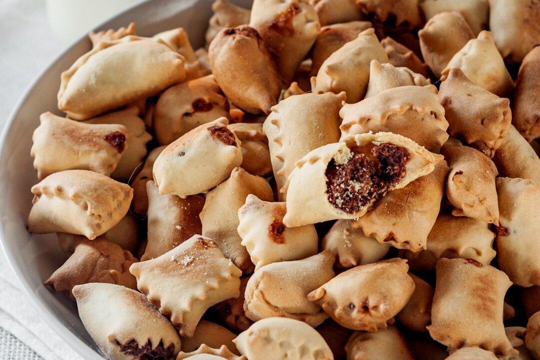 Calzoncelli (Chocolate and Almond Christmas Cookies From Basilicata)