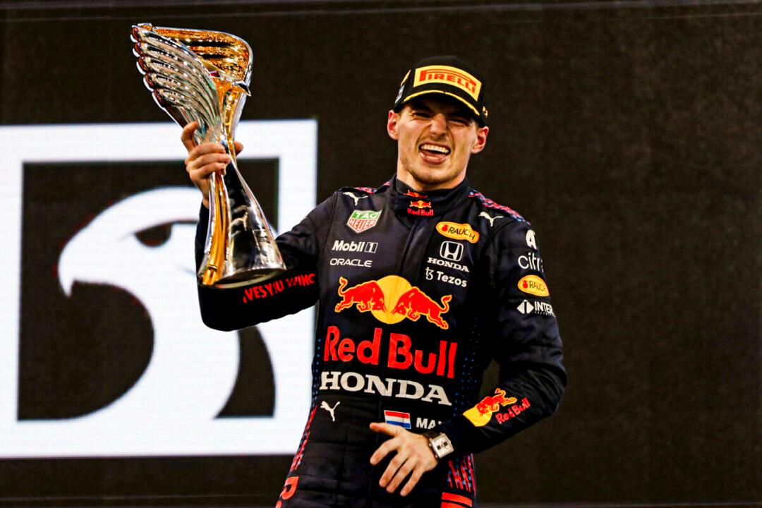 Verstappen Wins 1st F1 Title With Last Lap Pass of Hamilton