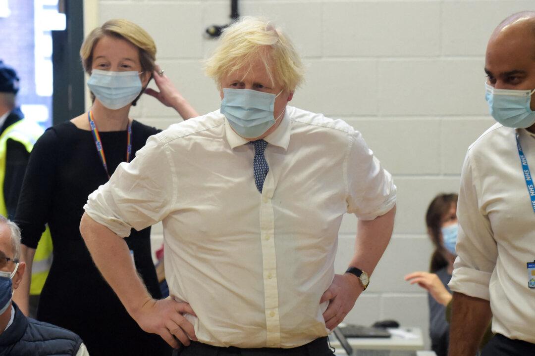 UK Confirms 1st Death With Omicron COVID-19 Virus Variant