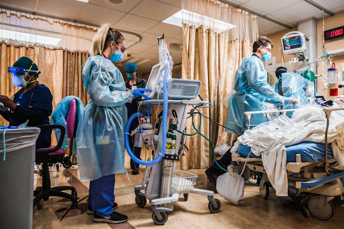 California Says COVID-Positive Health Workers Can Get Back to Work Amid Shortages
