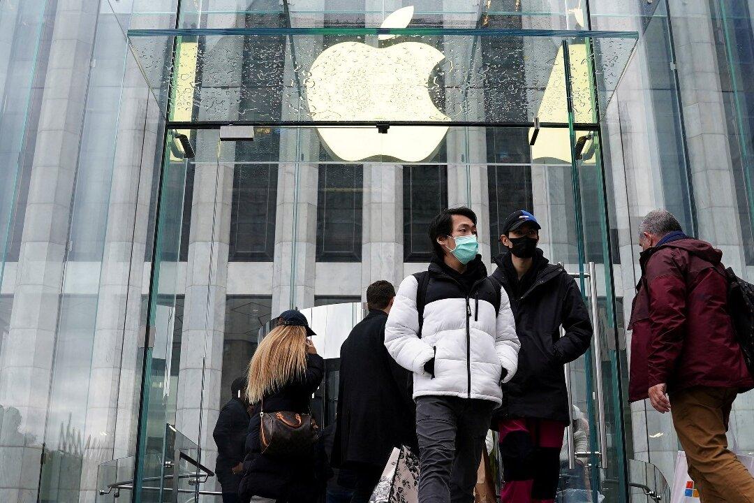 Apple Makes Masks Mandatory at US Retail Stores