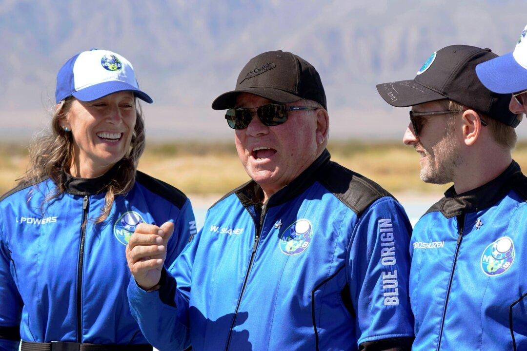 Shatner Marvels at Blue Origin Flight Frenzy, ‘Finite’ Earth