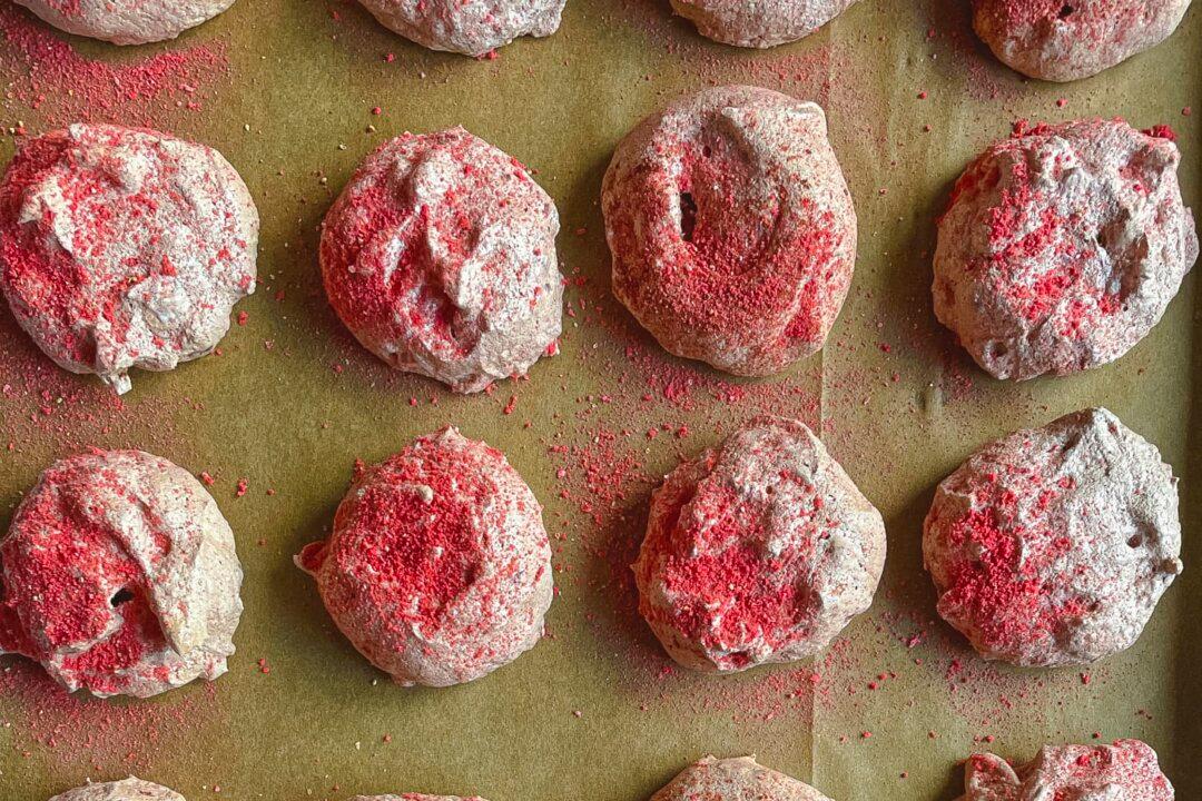 Dreamy Meringue Cookies for Your Christmas Platter