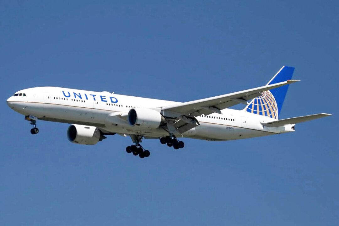 Cruz Calls United Airlines Handling of Vaccine Mandate ‘Deeply Disturbing’