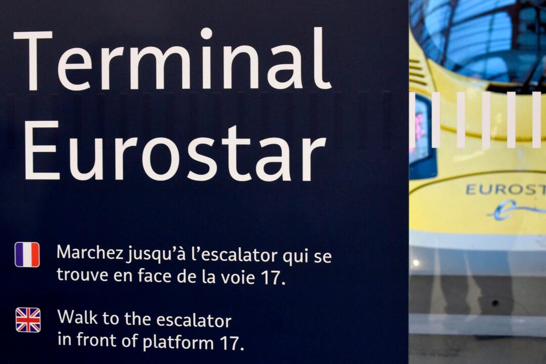 France to Ban Non-Essential Travel From UK Amid Omicron Concern